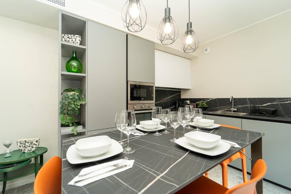 Apt 2 Min From The Cathedral With Private Parking Комо Экстерьер фото