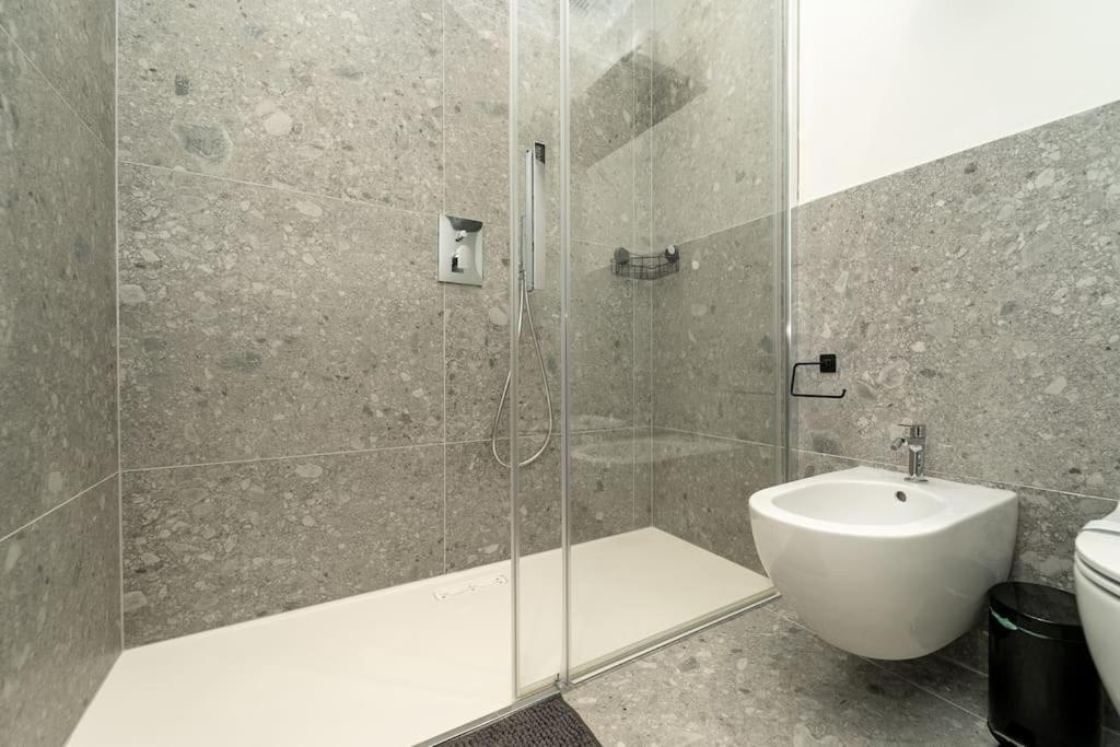 Apt 2 Min From The Cathedral With Private Parking Комо Экстерьер фото