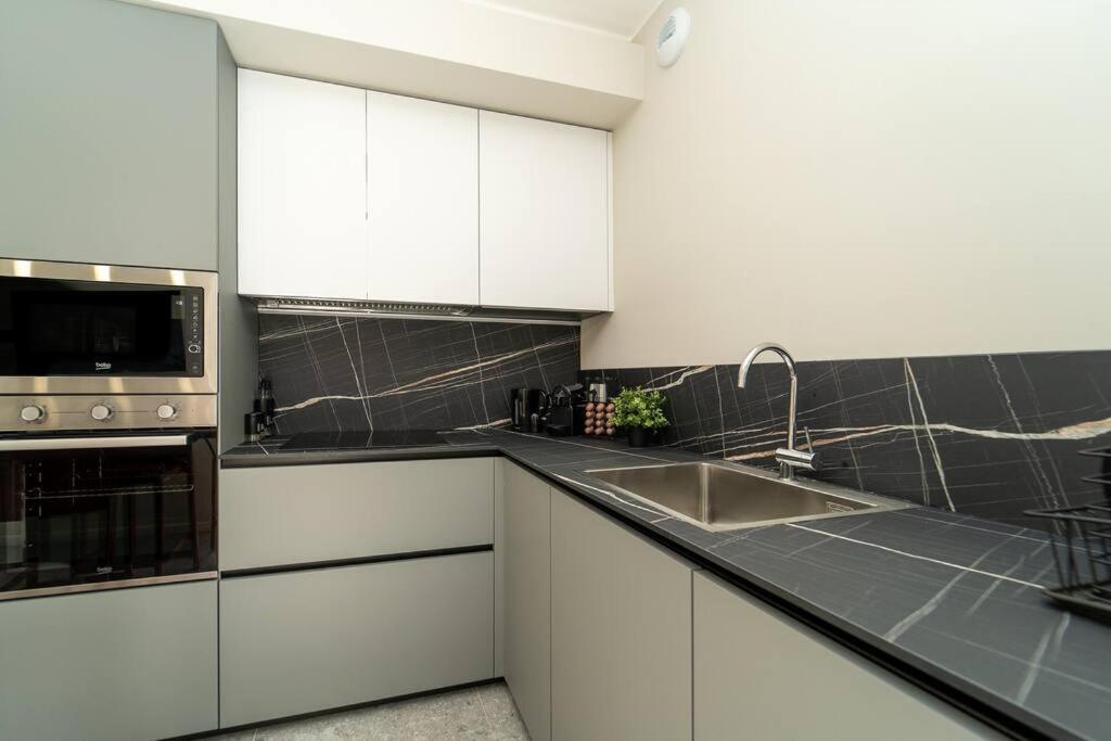 Apt 2 Min From The Cathedral With Private Parking Комо Экстерьер фото
